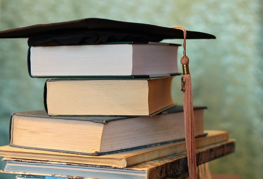 books-hat-magister-study